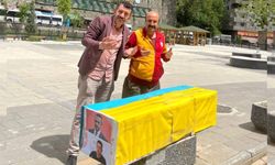Bitlis'te Galatasaraylı taraftarlardan Fenerbahçe'ye tabutlu şampiyonluk göndermesi