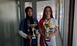 Adilcevazlı Kızlar Voleybol Sahasında Fırtına Gibi Esti: 2 Kupa Birden