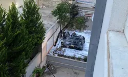 Otoparktaki 2 Lüks Araç Yanarak Küle Döndü