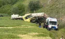 Feci Kaza: Tır 20 Metrelik Uçurumdan Yuvarlandı, 2 Ağır Yaralı