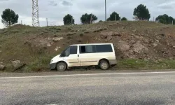 Minibüs Şarampole Savruldu: 3 Kişi Yaralandı