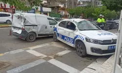 Polis Aracının Karıştığı Kazada 2 Kişi Yaralandı