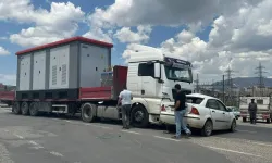 Tır ile Otomobil Çarpıştı: 1 Kadın Sürücü Yaralandı