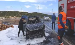 Yolda Giderken Alev Aldı: Otomobil Kül Oldu
