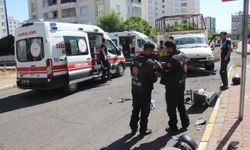 Kamyonet ile Motosiklet Çarpıştı: 2 Yaralı