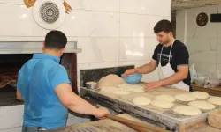 Ateş Gibi Ekmek Mesaisi: Batmanlı Fırıncılar 70 Derecede Ter Döküyor