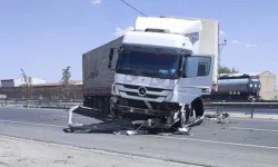 TIR Bariyerlere Çarptı: Sürücü Yaralandı