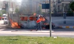 Van’da Park Halindeki Minibüs Küle Döndü