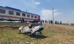 Komşu İlde Tren Otomobile Çarptı: 1 Yaralı