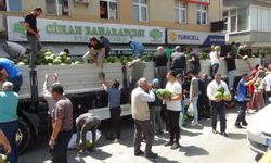 Ahlatlı Hayırsever Çiftçi 30 Ton Karpuzu Ücretsiz Vatandaşlara Dağıttı
