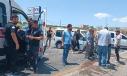 Hafif Ticari Araçlar Çarpıştı: 4 Kişi Yaralandı