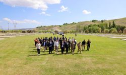 Vali Karakaya 1071 Malazgirt Zaferi Kutlamaları İçin Etkinlik Alanında İncelemelerde Bulundu