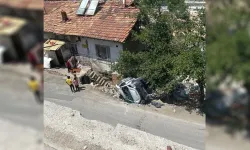 Kontrolden Çıkan Otomobil Evin Bahçesine Uçtu: 1 Yaralı