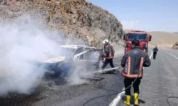 Seyir Halindeki Otomobil Alev Alev Yandı