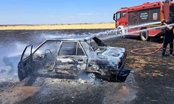 Tarlada Alev Alan Otomobil Kullanılmaz Hale Geldi
