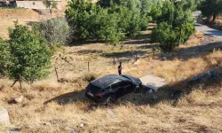 Otomobil Şarampole Uçtu: 3 Kişi Yaralandı