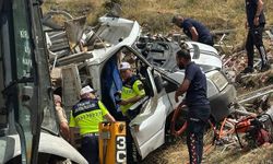 Hurda Yüklü Pikap Şarampole Devrildi: 1 Yaralı