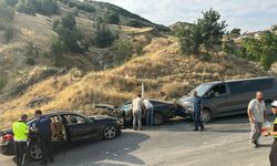 3 Aracın Karıştığı Zincirleme Kazada 5 Kişi Yaralandı