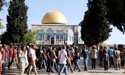 İşgalcier Mescid-i Aksa'ya baskın düzenledi