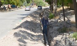 Adilcevaz’da Bağ ve Bahçelerin Su İhtiyacını Karşılamak İçin Sulama Hattı Döşeniyor