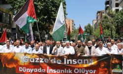 Diyarbakır'da bir araya gelen yüzlerce kişi, Leman dergisini protesto etti