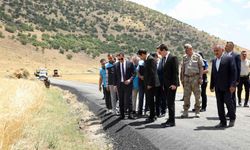 Vali Karakaya, Güroymak Sütderesi Köyü’ndeki Yol Çalışmalarını İnceledi