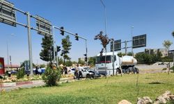 Su Tankeri ile Otomobil Çarpıştı: 11 Yaşındaki Çocuk Yaralandı