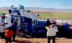 Devrilen Tır Trafiği Kilitledi: Sürücü Yaralı