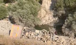 Kamyon Uçuruma Yuvarlandı: Şoför Hayatını Kaybetti