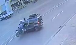 Araçla Çarpışan Motosiklet Havada Üç Takla Attı: O Anlar Kamerada