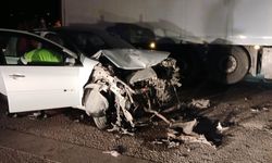 Tır ile Otomobil Çarpıştı: 3 Kişi Yaralandı