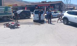 Motosiklet ile Hafif Ticari Araç Çarpıştı: 2 Yaralı