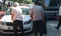 Van'da duyarsız sürücü trafiği kilitledi