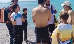 Van Gölü’nde Baba-Oğul Ölümden Döndü