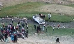 Van’da Kamyonet Uçuruma Yuvarlandı: 6 Yaralı