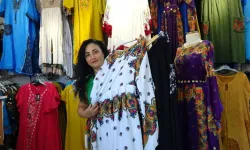 Yöresel kıyafetlerine turistlerden yoğun ilgi