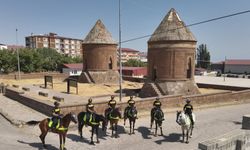 Atlı Polisler Ahlat Sokaklarında