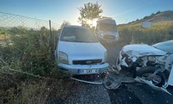 Bingöl'de otomobiller çarpıştı: 3 yaralı