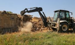 Van’da Metruk Yapı ve Ahırlar Yıkılıyor