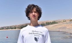 Ahlat’ta 15 Yaşındaki Yüzücü 3,5 Saatte Parkuru Tamamladı