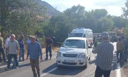 Cenazeye gidenlere otomobil çarptı: 2 ölü, 3 yaralı