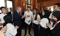 Cumhurbaşkanı Erdoğan, Ahlat’ta Öğrencilerle Buluştu