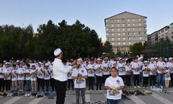 Bitlis’te yüzlerce çocuk ‘Hayat Namazla Güzeldir’ etkinliğinde Gazze’ye destek verdi
