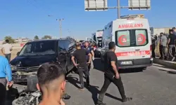 Ticari Araç ile Motosiklet Çarpıştı: 2’si Ağır Yaralı