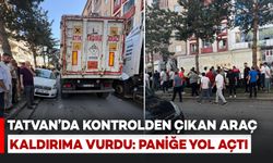 Tatvan'da Kontrolden Çıkan Araç Kaldırıma Vurdu