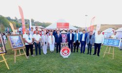 Vali Karakaya ve Protokol, Ahlat Şenlikleri’nde Vatandaşlarla Buluştu