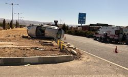 Motosikletle Otomobil Çarpıştı: 1’i Ağır 2 Yaralı