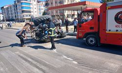 Traktör devrildi: 2 kişi yaralandı