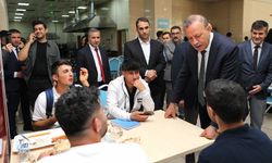 Bitlis Eren Üniversitesi Rektörü Elmastaş, Öğrencilerle Yemekhanede Buluştu