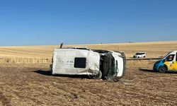 Otomobille Çarpışan Öğrenci Servisi Şarampole Devrildi: 9 Yaralı